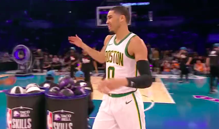  东契奇超远三分绝杀独行侠险胜凯尔特人惊魂